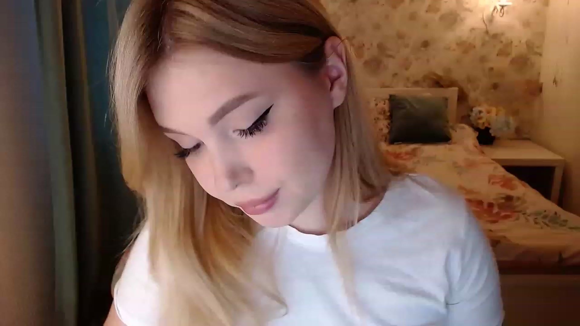 Gallery image thumbnail from Kylie_Lu's myfreecams stream on, 11/19/2022, 13:56 image 4 of 20