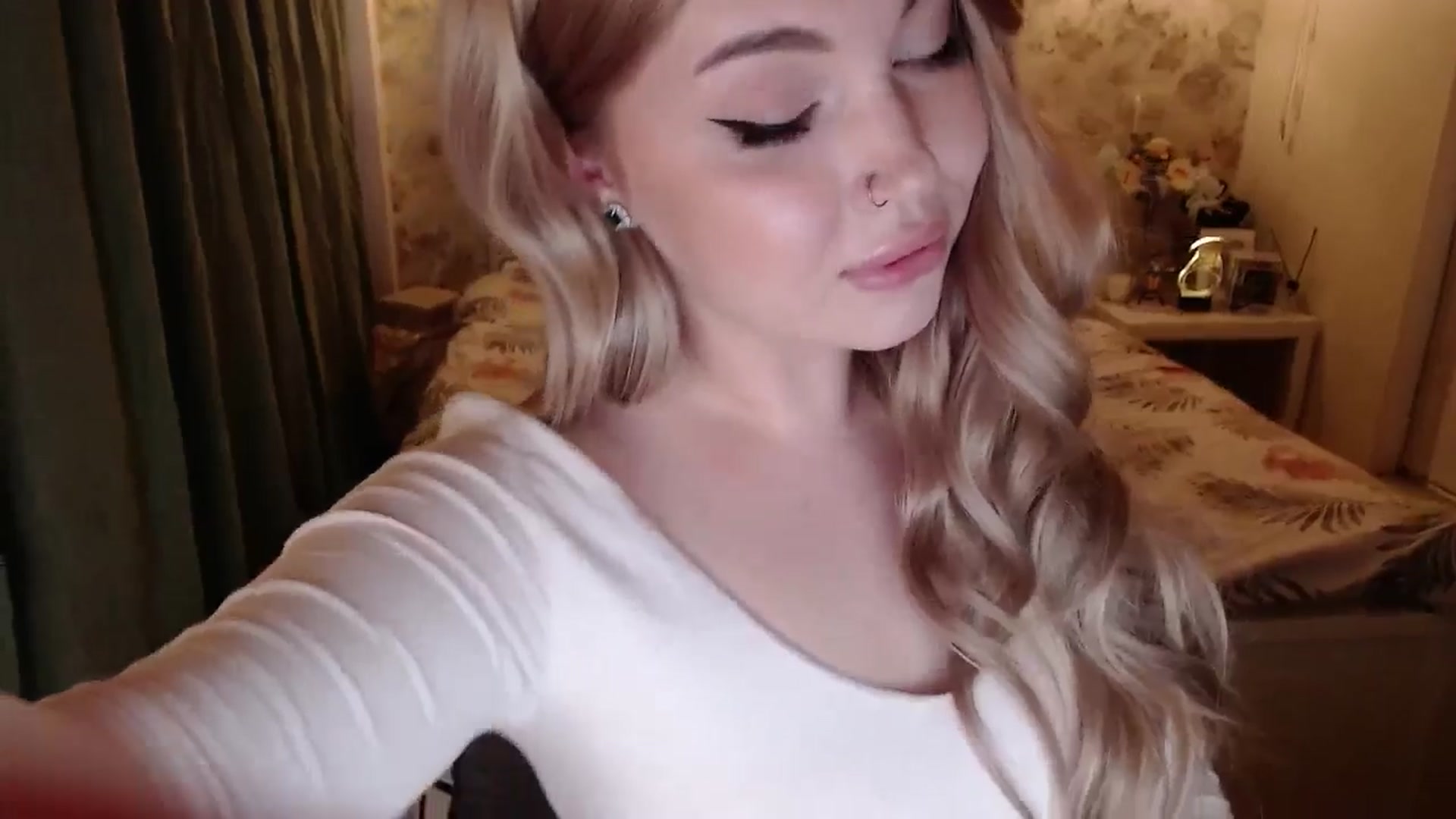 Gallery image thumbnail from Kylie_Lu's myfreecams stream on, 05/31/2024, 17:35 image 15 of 20