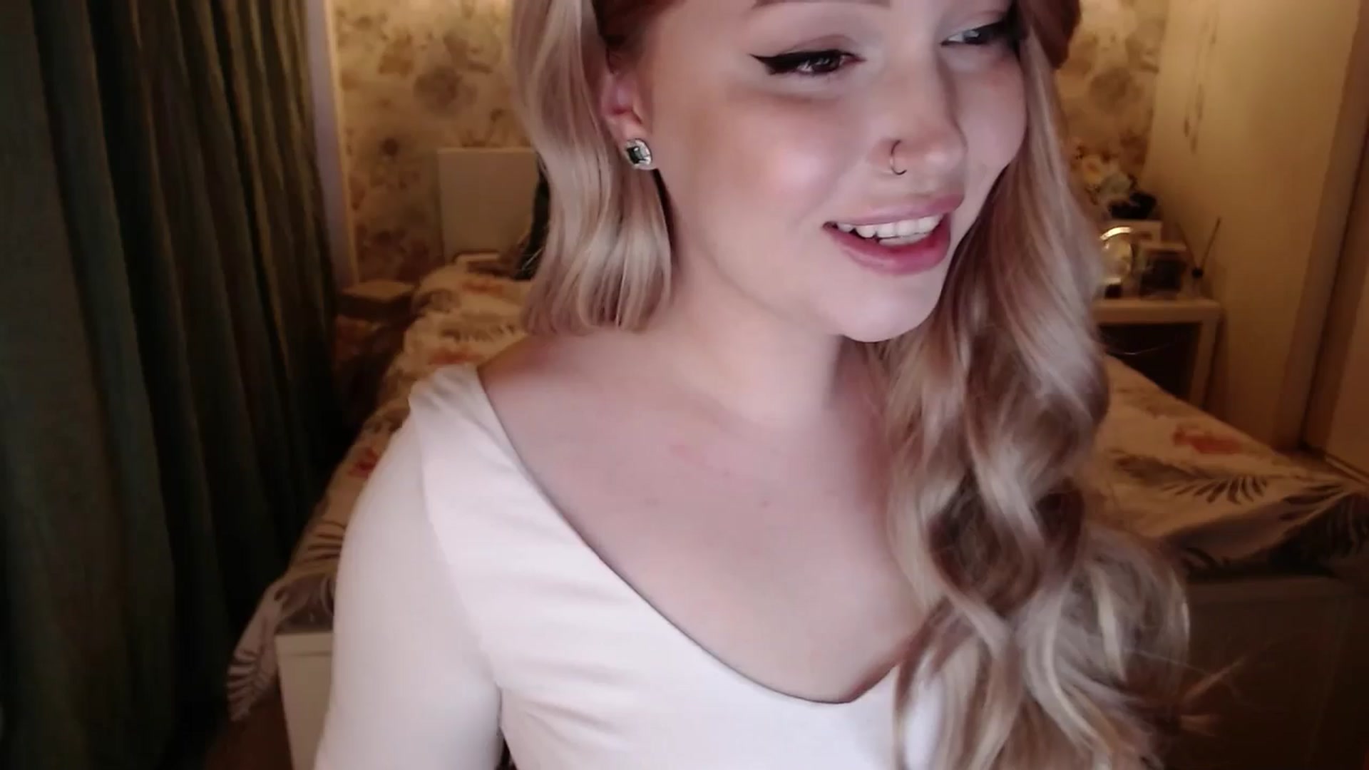 Gallery image thumbnail from Kylie_Lu's myfreecams stream on, 05/31/2024, 17:35 image 6 of 20