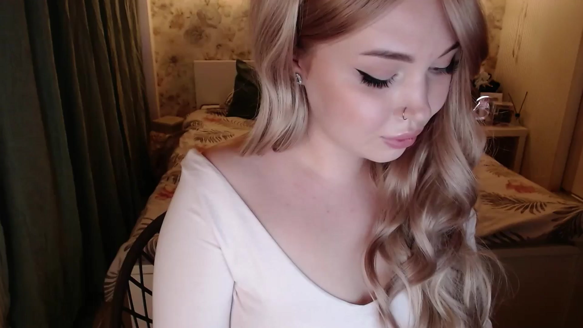 Gallery image thumbnail from Kylie_Lu's myfreecams stream on, 05/31/2024, 17:35 image 16 of 20