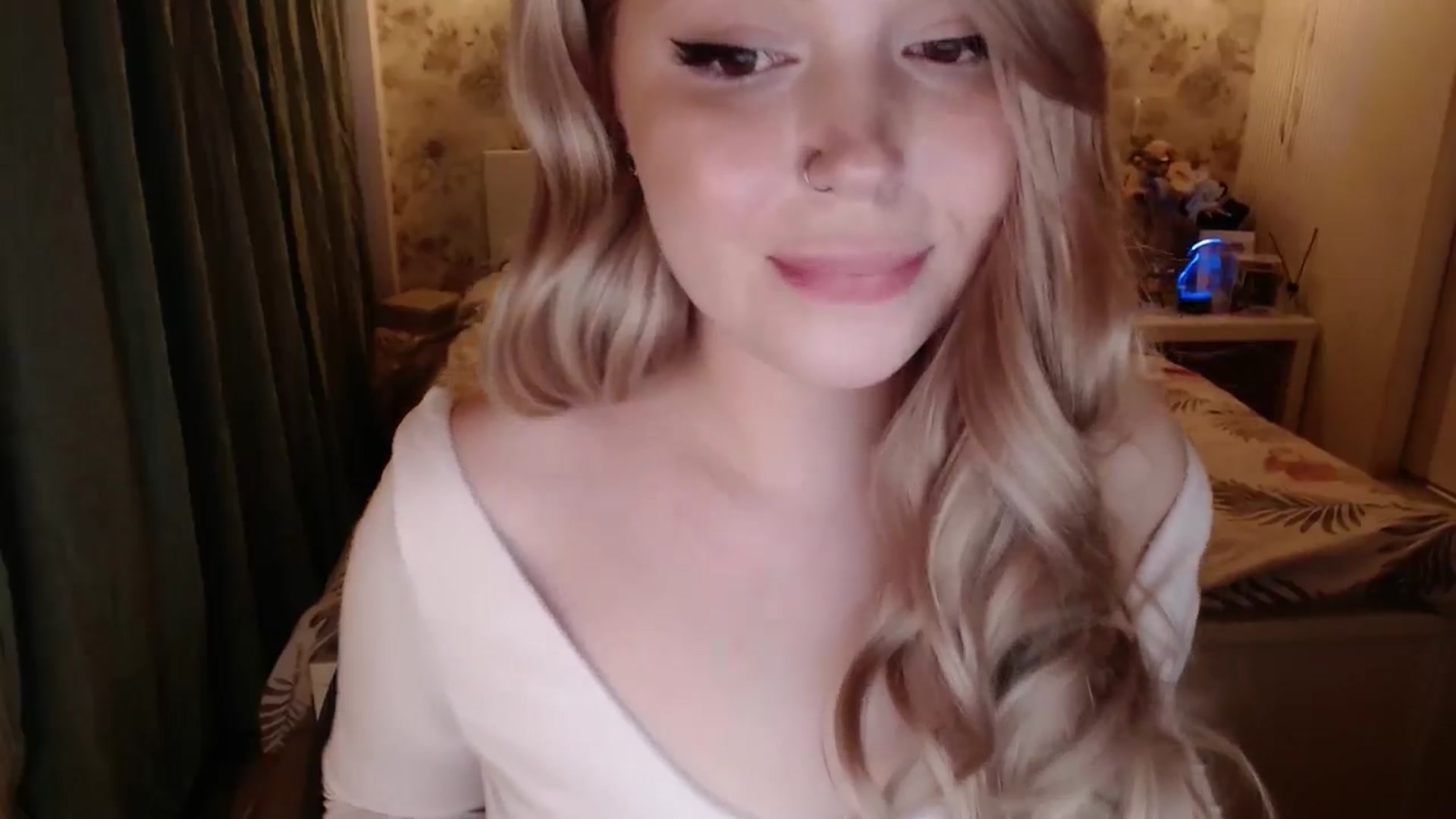 Gallery image thumbnail from Kylie_Lu's myfreecams stream on, 05/31/2024, 17:35 image 17 of 20
