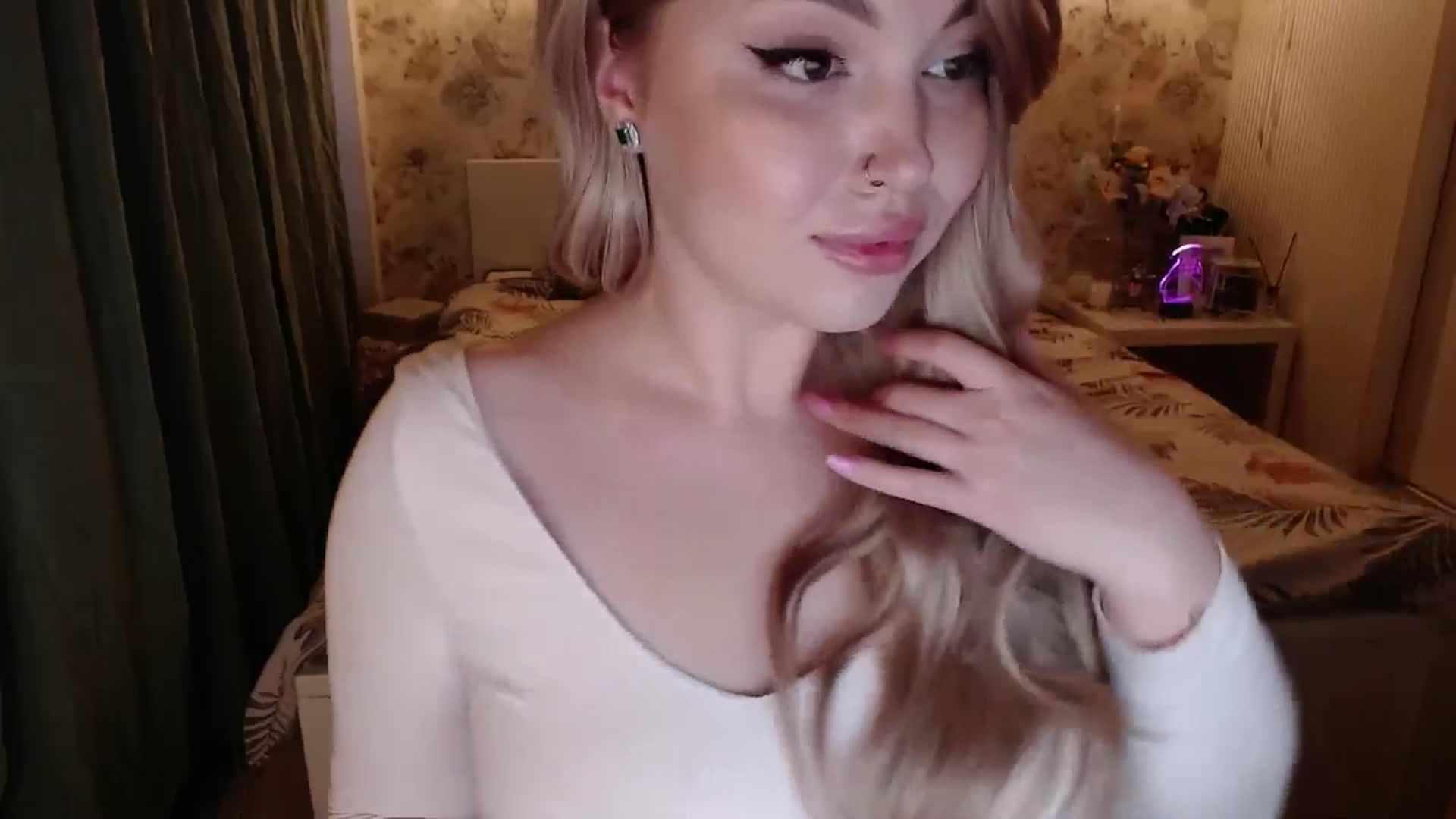 Gallery image thumbnail from Kylie_Lu's myfreecams stream on, 05/31/2024, 17:35 image 2 of 20