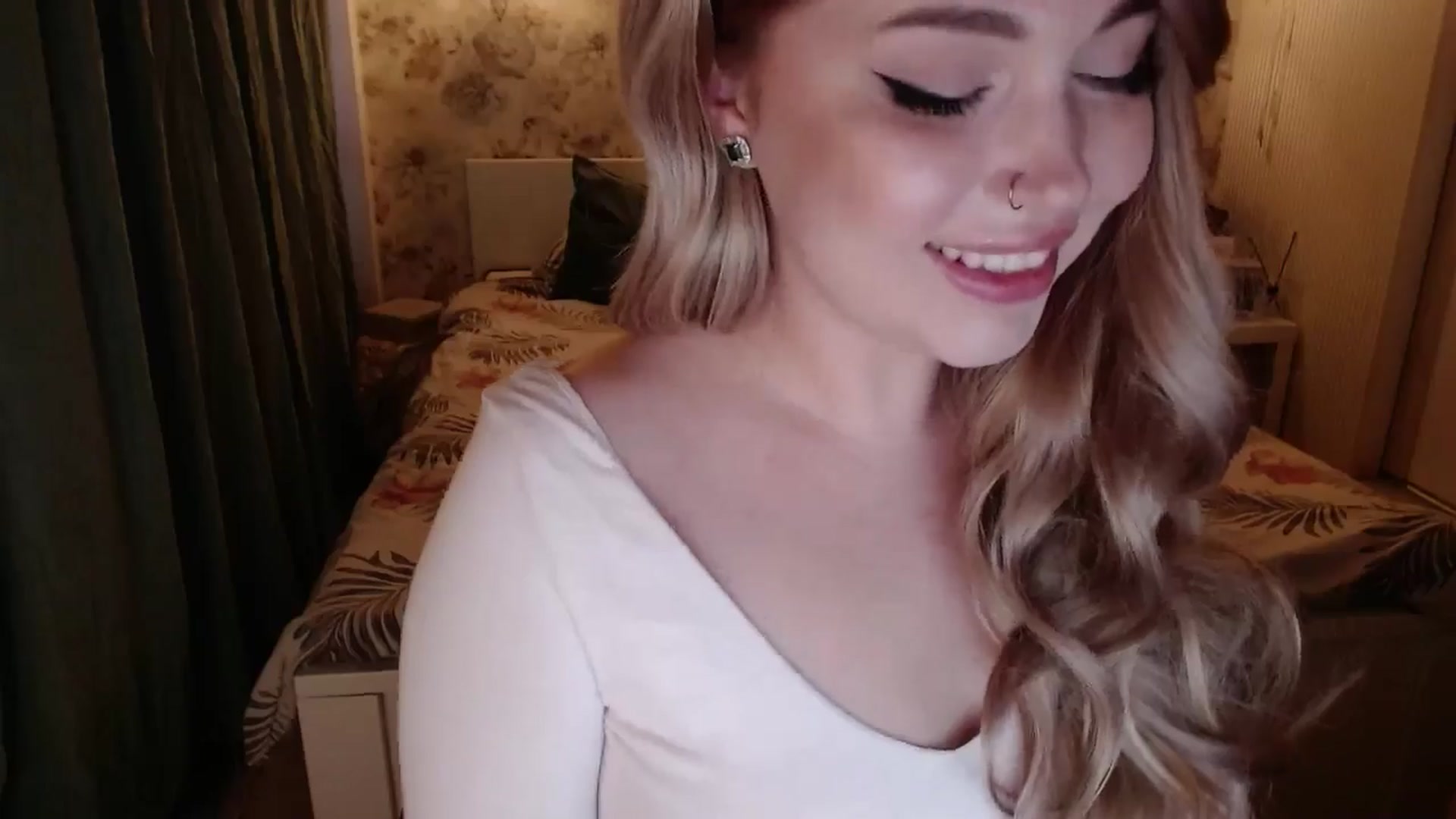 Gallery image thumbnail from Kylie_Lu's myfreecams stream on, 05/31/2024, 17:35 image 5 of 20