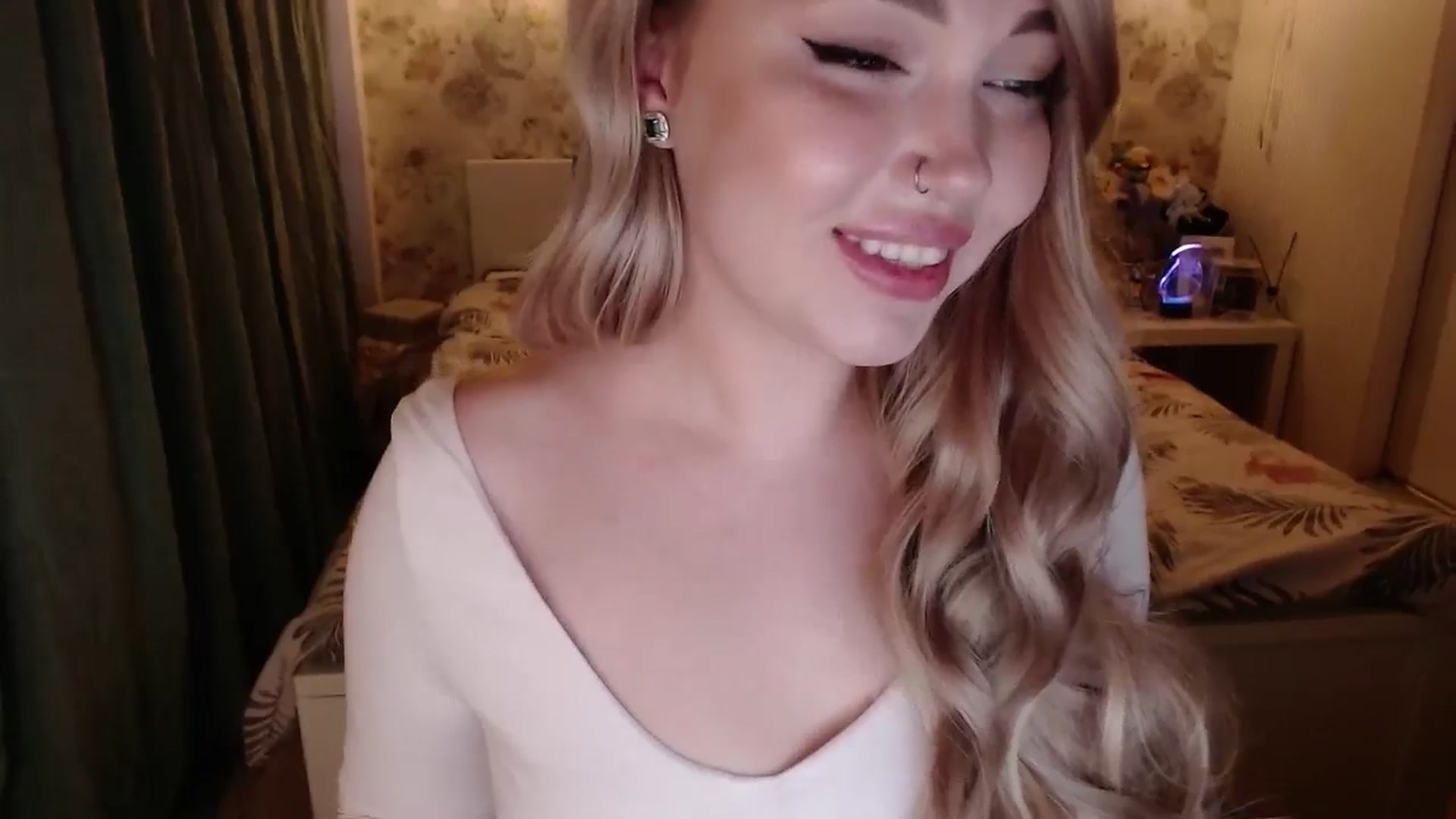Gallery image thumbnail from Kylie_Lu's myfreecams stream on, 05/31/2024, 17:35 image 11 of 20