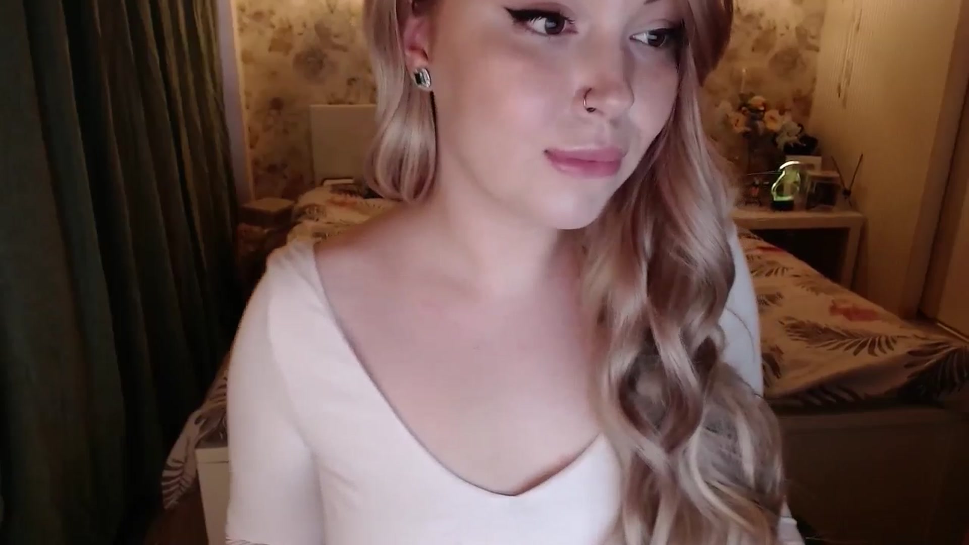 Gallery image thumbnail from Kylie_Lu's myfreecams stream on, 05/31/2024, 17:35 image 3 of 20
