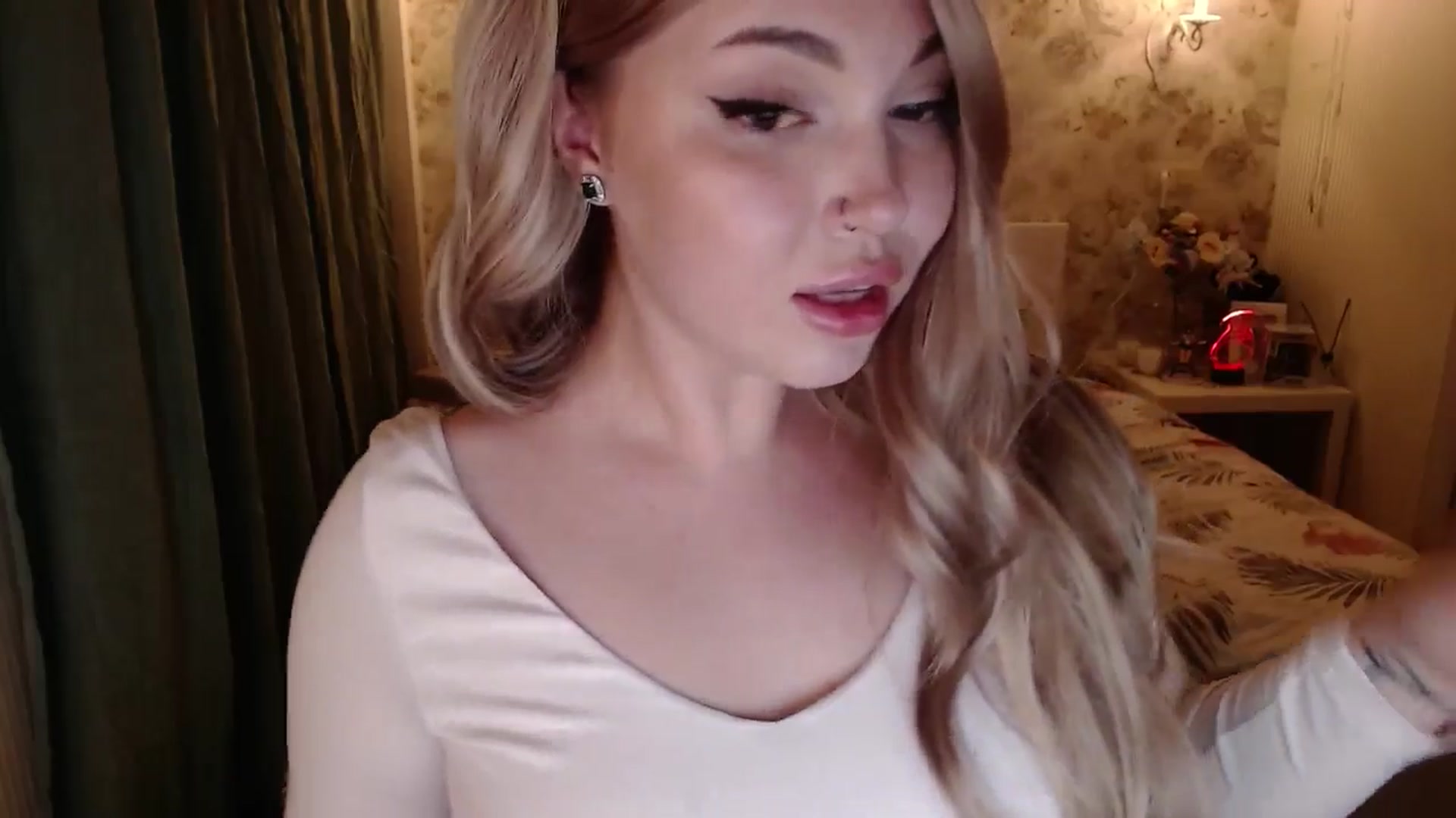 Gallery image thumbnail from Kylie_Lu's myfreecams stream on, 05/31/2024, 18:44 image 16 of 20