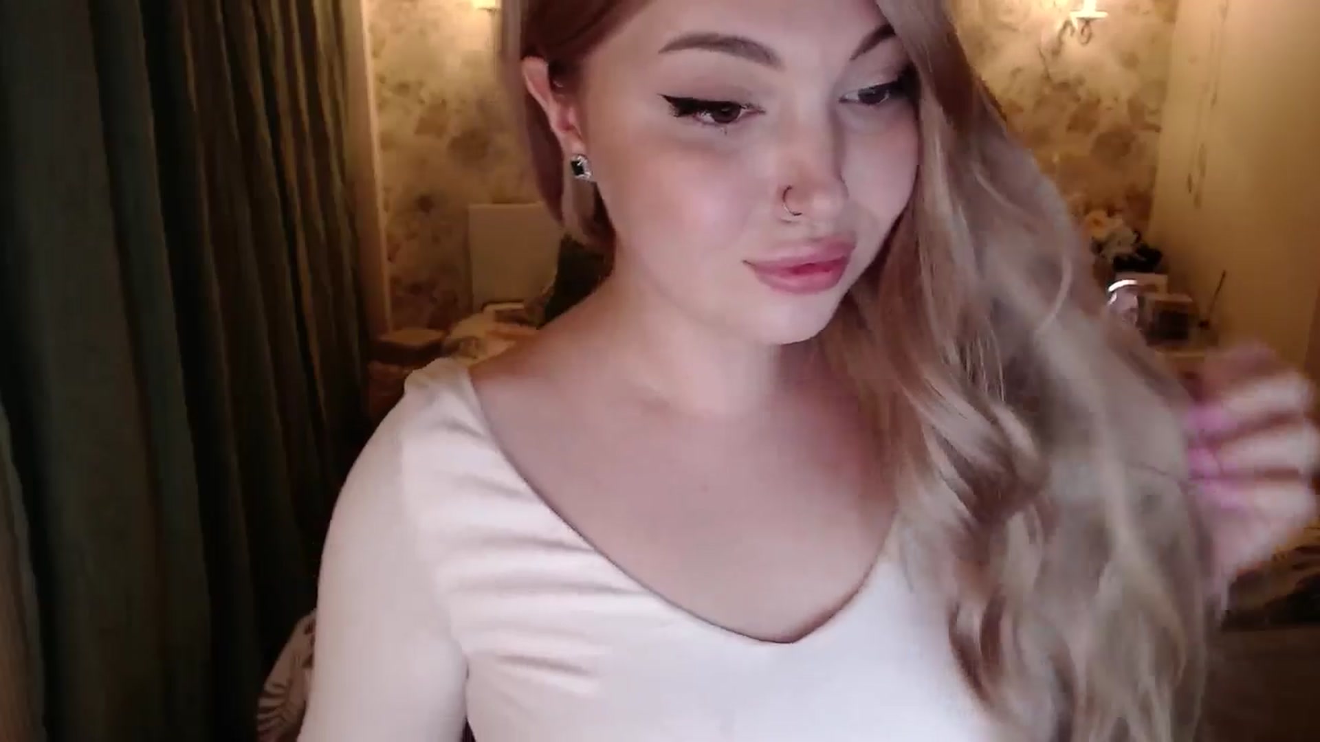 Gallery image thumbnail from Kylie_Lu's myfreecams stream on, 05/31/2024, 18:44 image 17 of 20