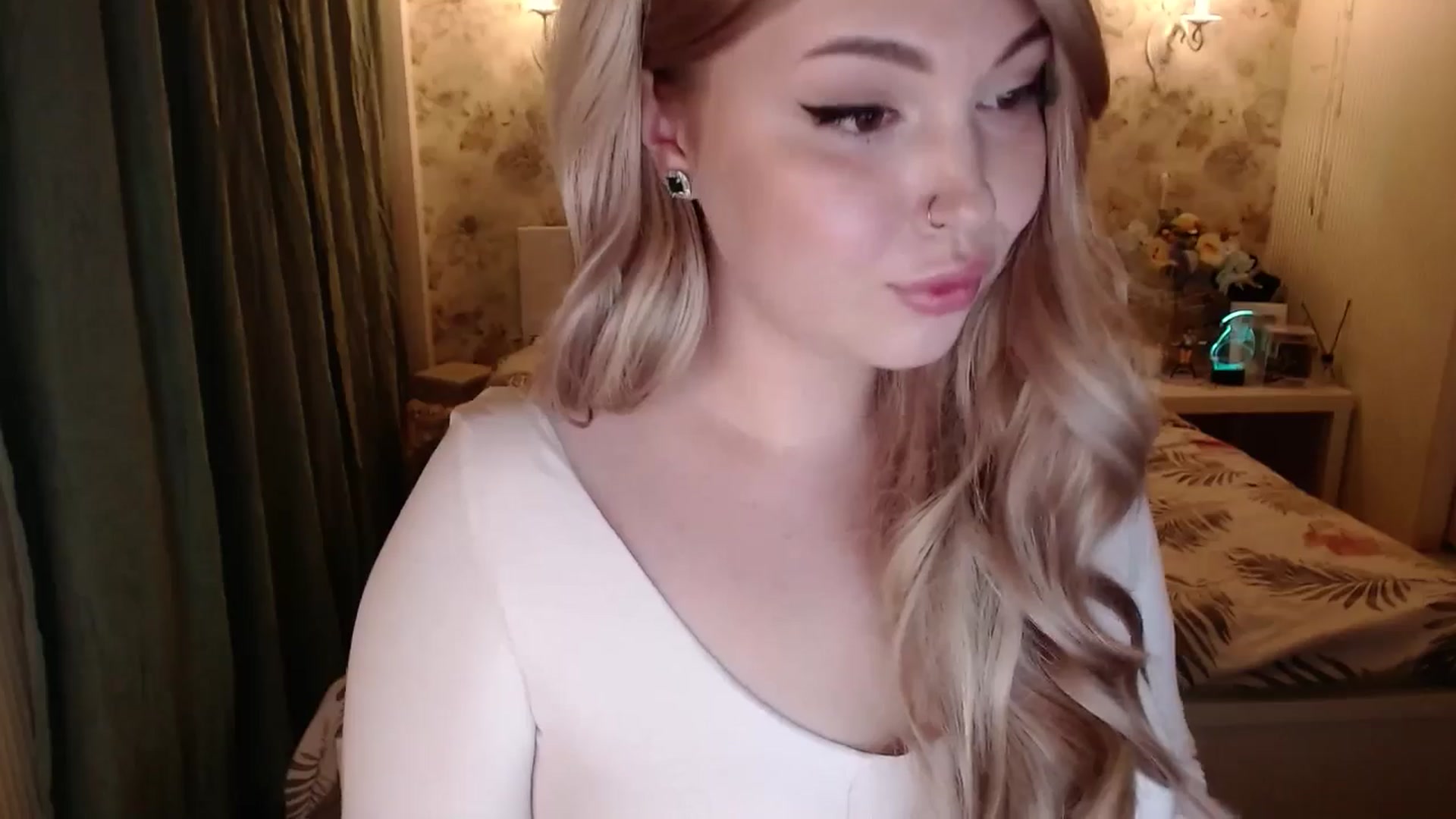 Gallery image thumbnail from Kylie_Lu's myfreecams stream on, 05/31/2024, 18:44 image 15 of 20