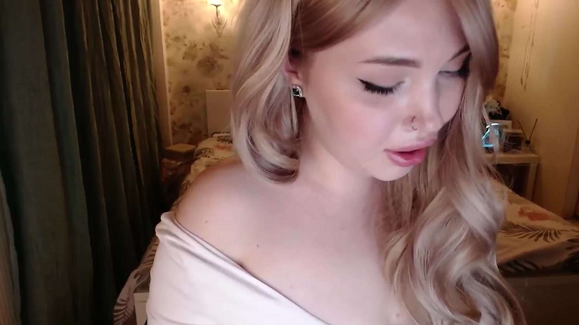 Gallery image thumbnail from Kylie_Lu's myfreecams stream on, 05/31/2024, 18:44 image 6 of 20