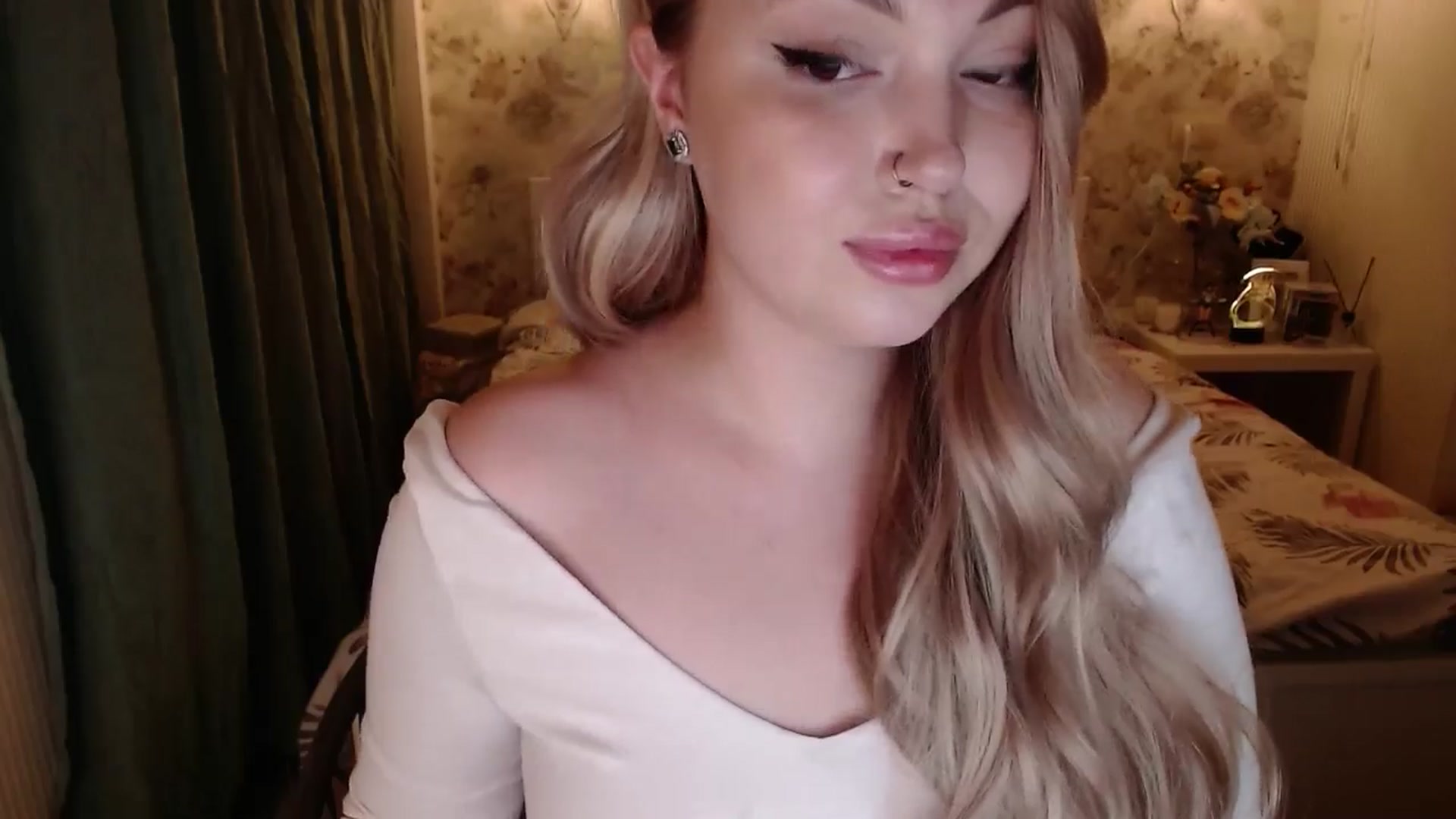 Gallery image thumbnail from Kylie_Lu's myfreecams stream on, 05/31/2024, 21:37 image 16 of 20