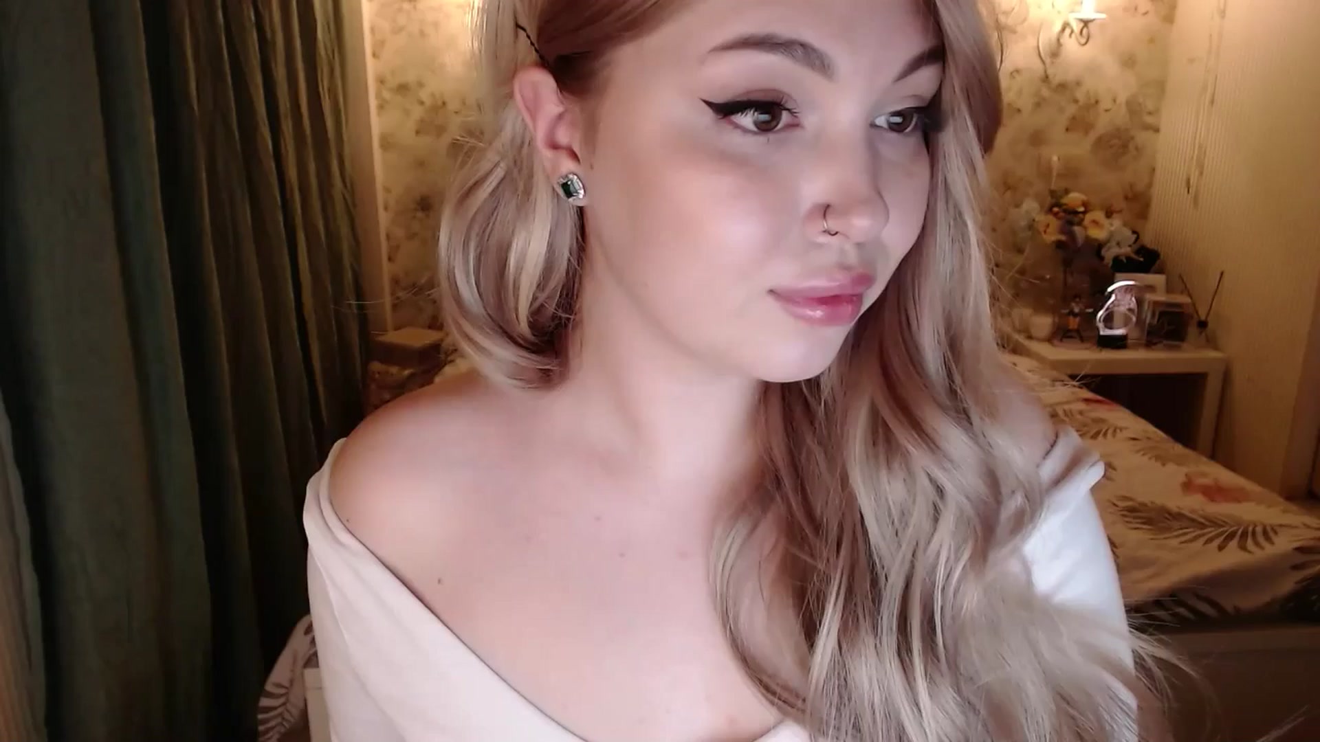 Gallery image thumbnail from Kylie_Lu's myfreecams stream on, 05/31/2024, 21:37 image 3 of 20