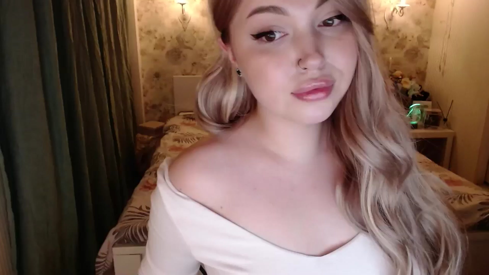 Gallery image thumbnail from Kylie_Lu's myfreecams stream on, 05/31/2024, 21:37 image 2 of 20