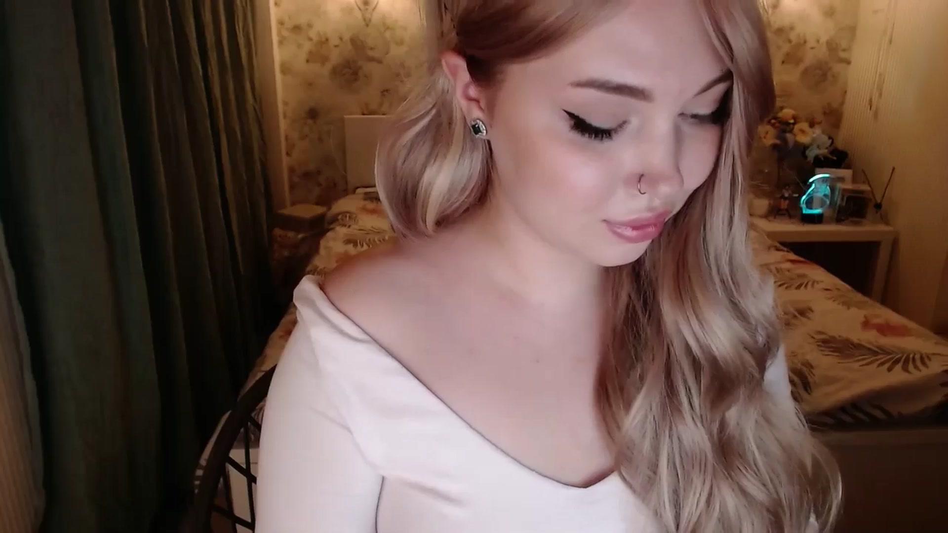 Gallery image thumbnail from Kylie_Lu's myfreecams stream on, 05/31/2024, 21:37 image 18 of 20