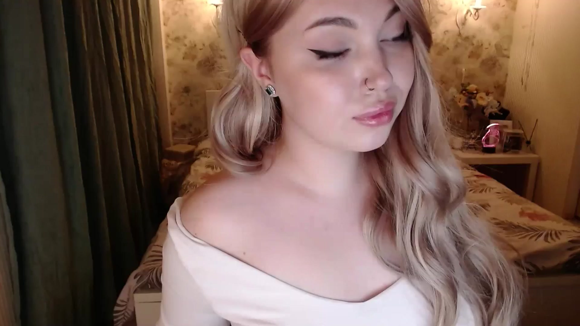 Gallery image thumbnail from Kylie_Lu's myfreecams stream on, 05/31/2024, 21:37 image 4 of 20