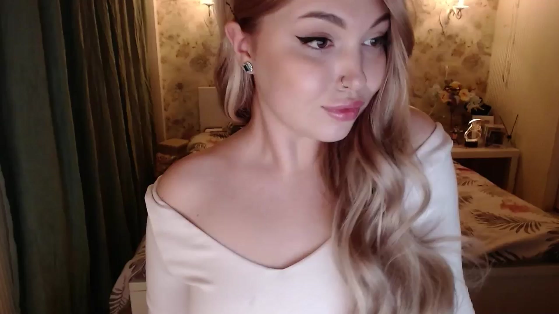 Gallery image thumbnail from Kylie_Lu's myfreecams stream on, 05/31/2024, 21:37 image 7 of 20