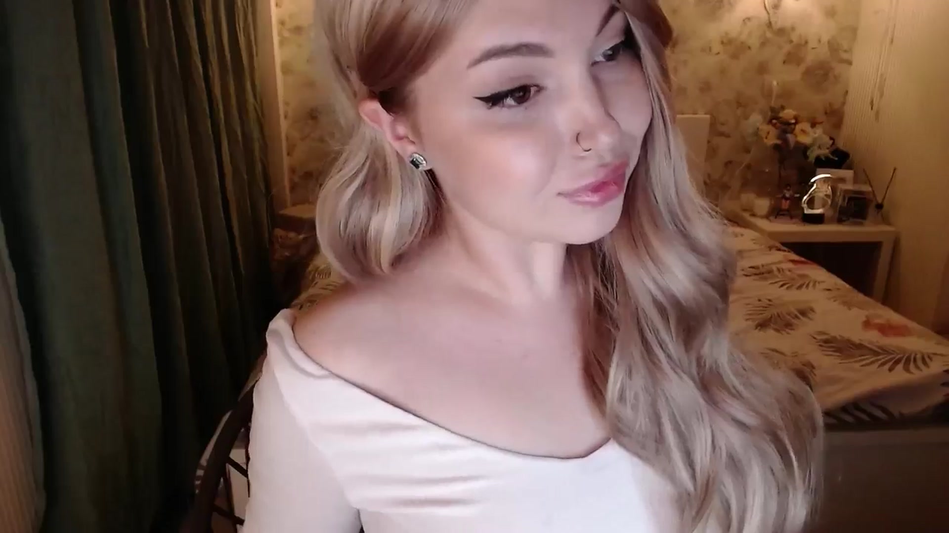 Gallery image thumbnail from Kylie_Lu's myfreecams stream on, 05/31/2024, 21:37 image 19 of 20
