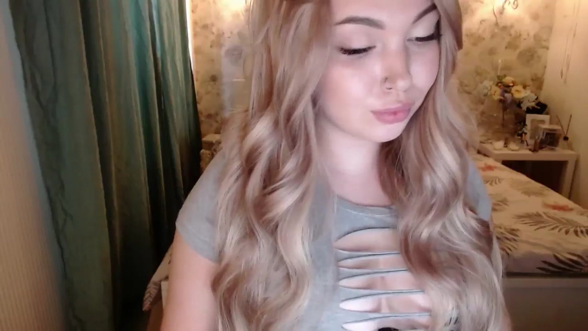 Gallery image thumbnail from Kylie_Lu's myfreecams stream on, 06/08/2024, 13:05 image 16 of 20
