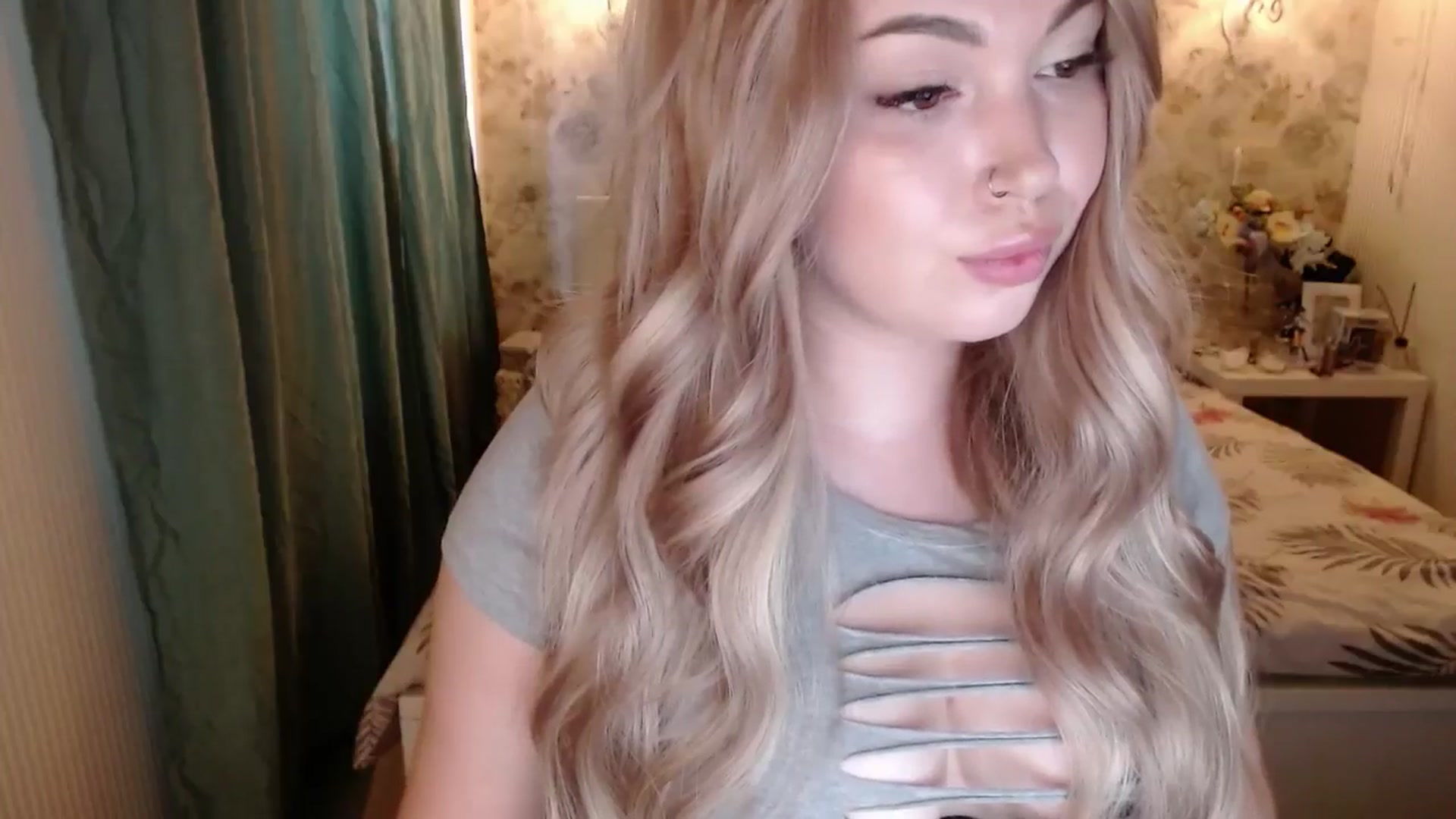 Gallery image thumbnail from Kylie_Lu's myfreecams stream on, 06/08/2024, 13:05 image 15 of 20