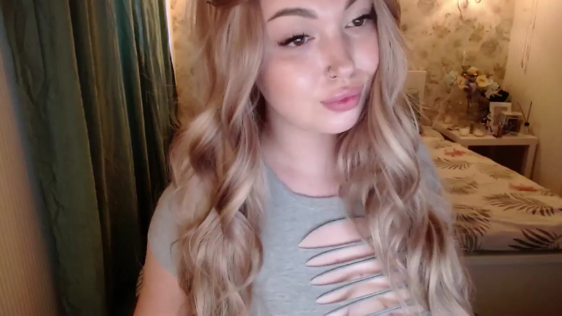 Gallery image thumbnail from Kylie_Lu's myfreecams stream on, 06/08/2024, 14:12 image 7 of 20