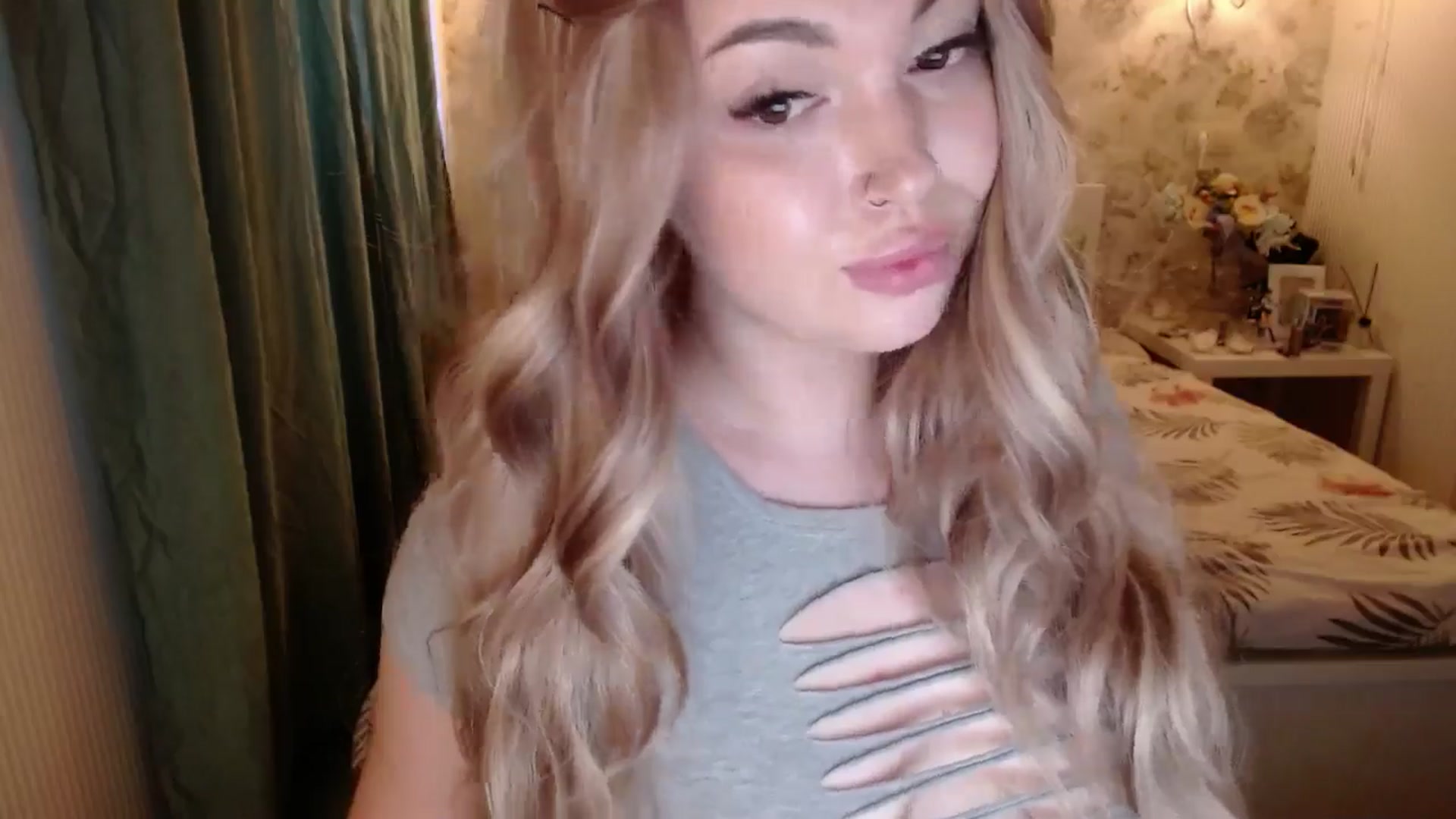 Gallery image thumbnail from Kylie_Lu's myfreecams stream on, 06/08/2024, 14:12 image 6 of 20