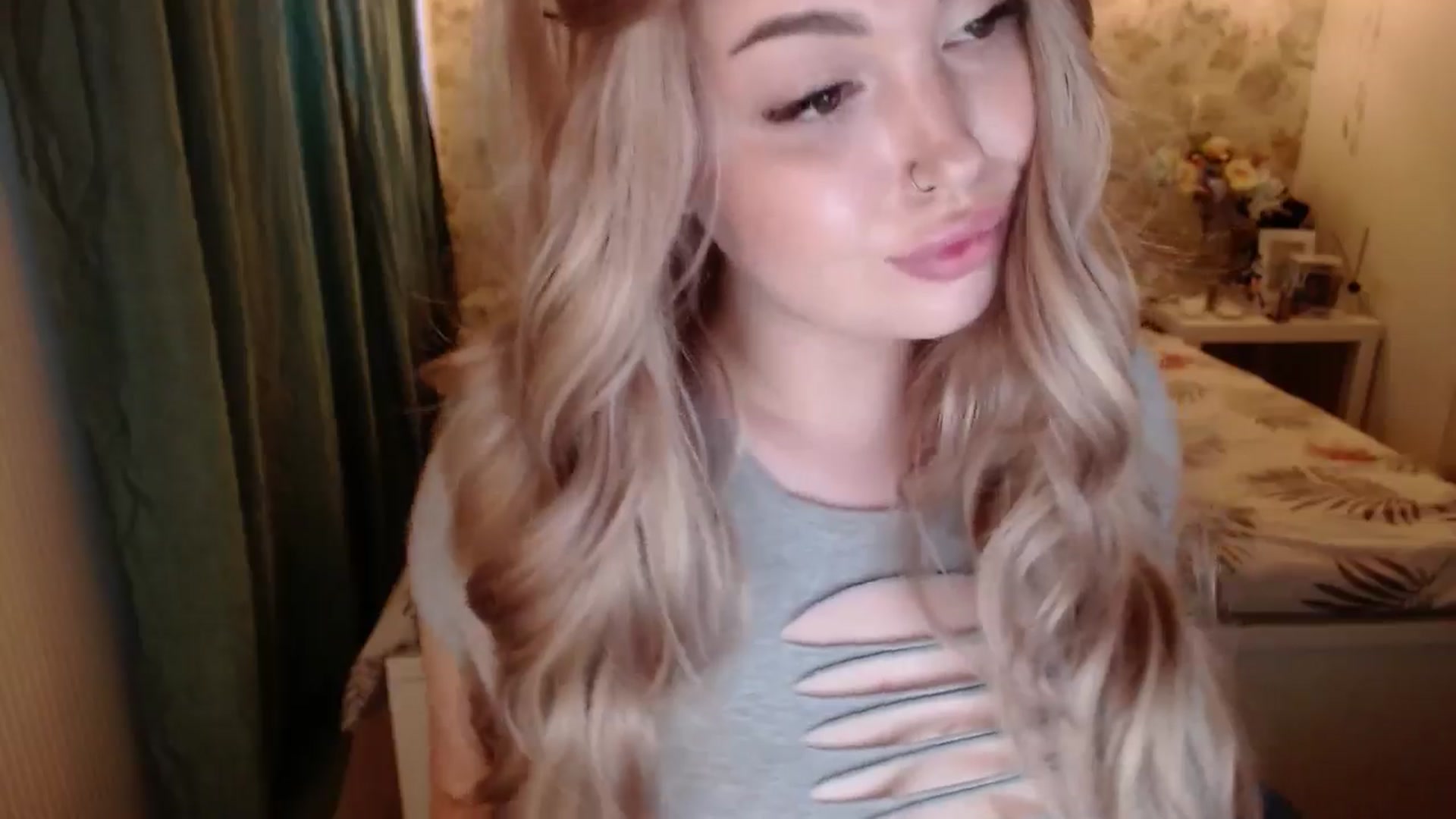 Gallery image thumbnail from Kylie_Lu's myfreecams stream on, 06/08/2024, 14:12 image 18 of 20