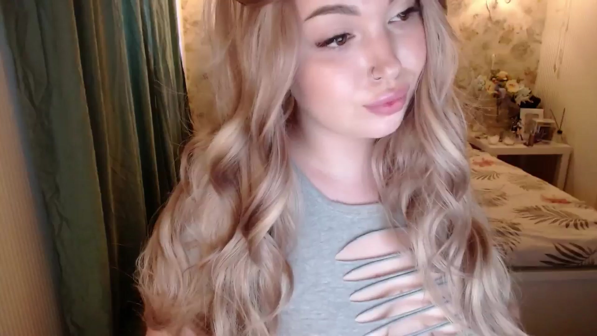 Gallery image thumbnail from Kylie_Lu's myfreecams stream on, 06/08/2024, 14:12 image 5 of 20