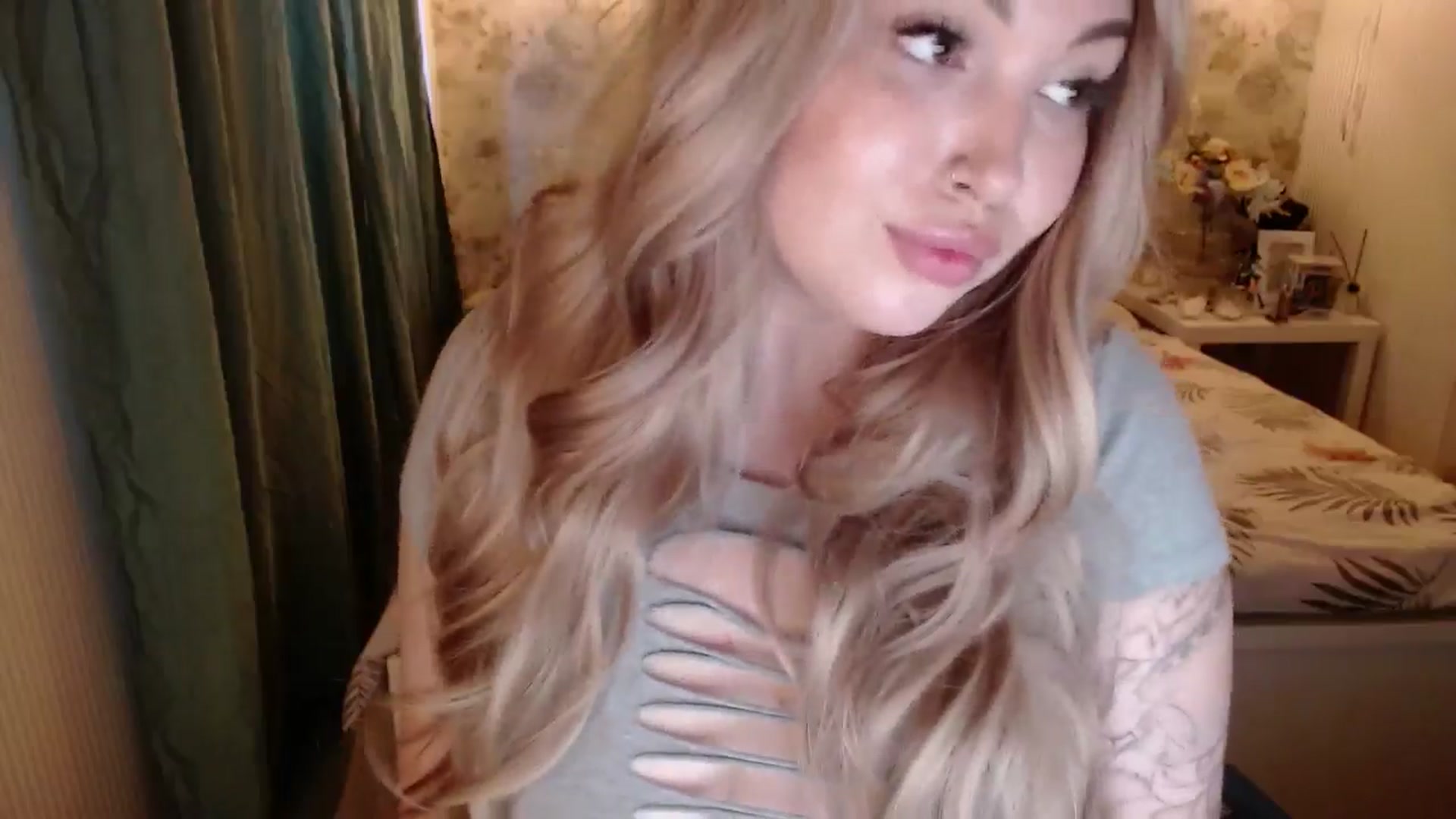 Gallery image thumbnail from Kylie_Lu's myfreecams stream on, 06/08/2024, 14:12 image 10 of 20