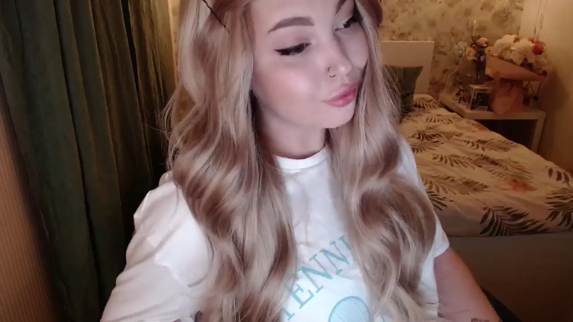 Gallery image thumbnail from Kylie_Lu's myfreecams stream on, 06/20/2024, 24:08 image 18 of 20