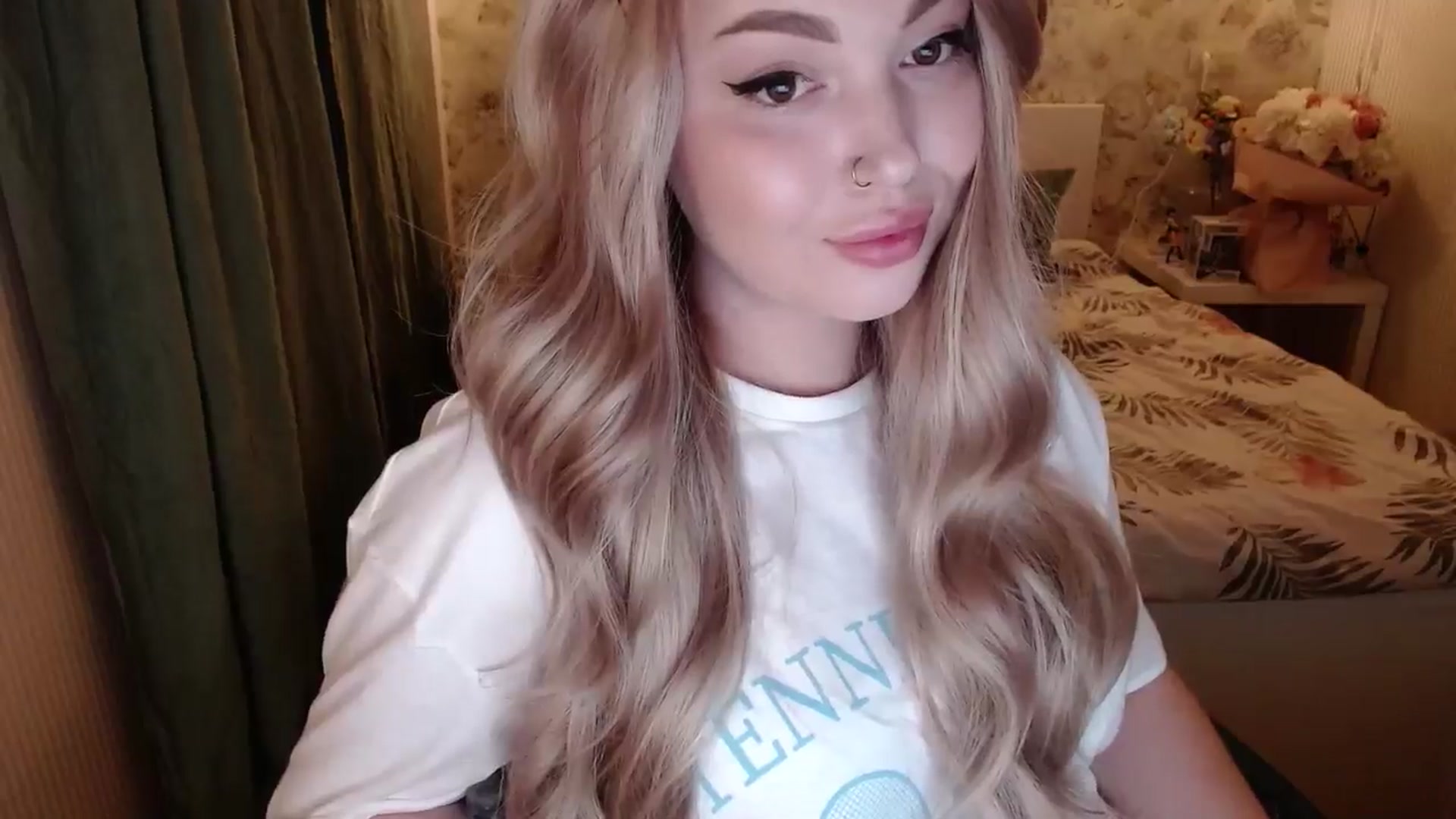 Gallery image thumbnail from Kylie_Lu's myfreecams stream on, 06/20/2024, 24:08 image 15 of 20