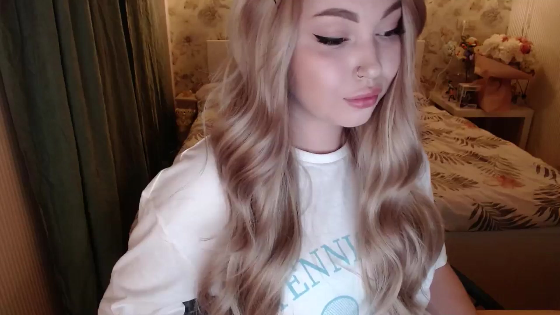 Gallery image thumbnail from Kylie_Lu's myfreecams stream on, 06/20/2024, 24:08 image 3 of 20