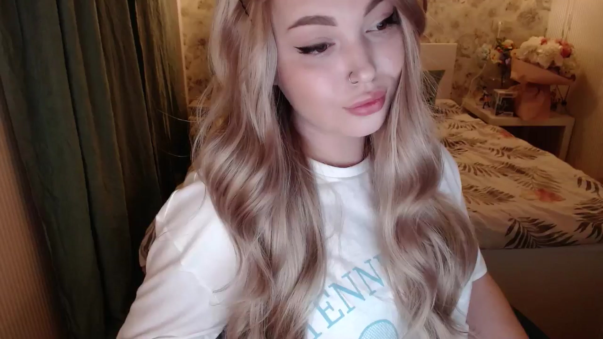 Gallery image thumbnail from Kylie_Lu's myfreecams stream on, 06/20/2024, 24:08 image 16 of 20
