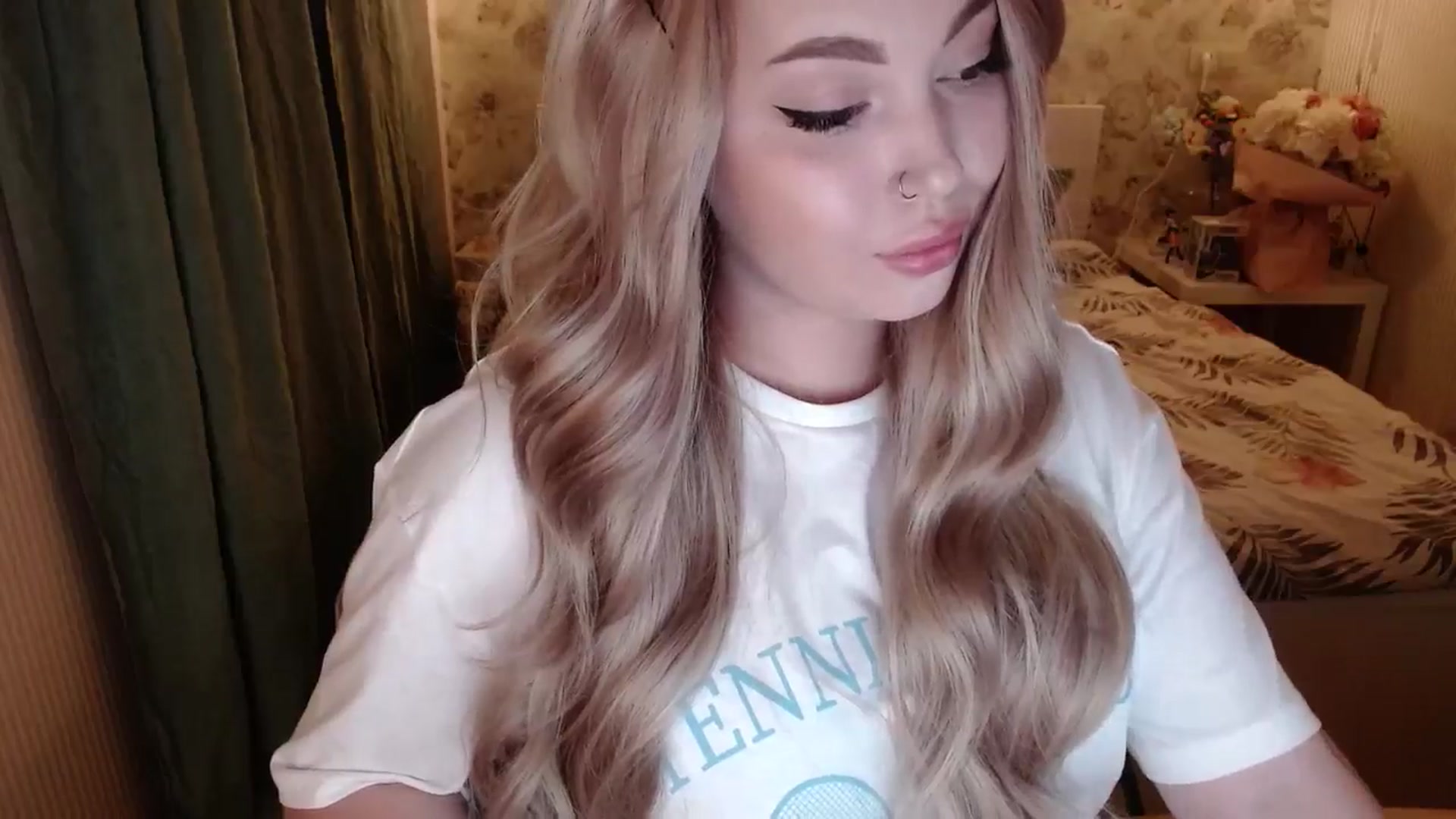 Gallery image thumbnail from Kylie_Lu's myfreecams stream on, 06/20/2024, 24:08 image 5 of 20