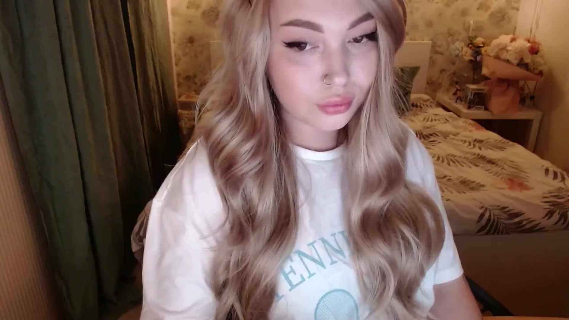 Gallery image thumbnail from Kylie_Lu's myfreecams stream on, 06/20/2024, 24:08 image 4 of 20