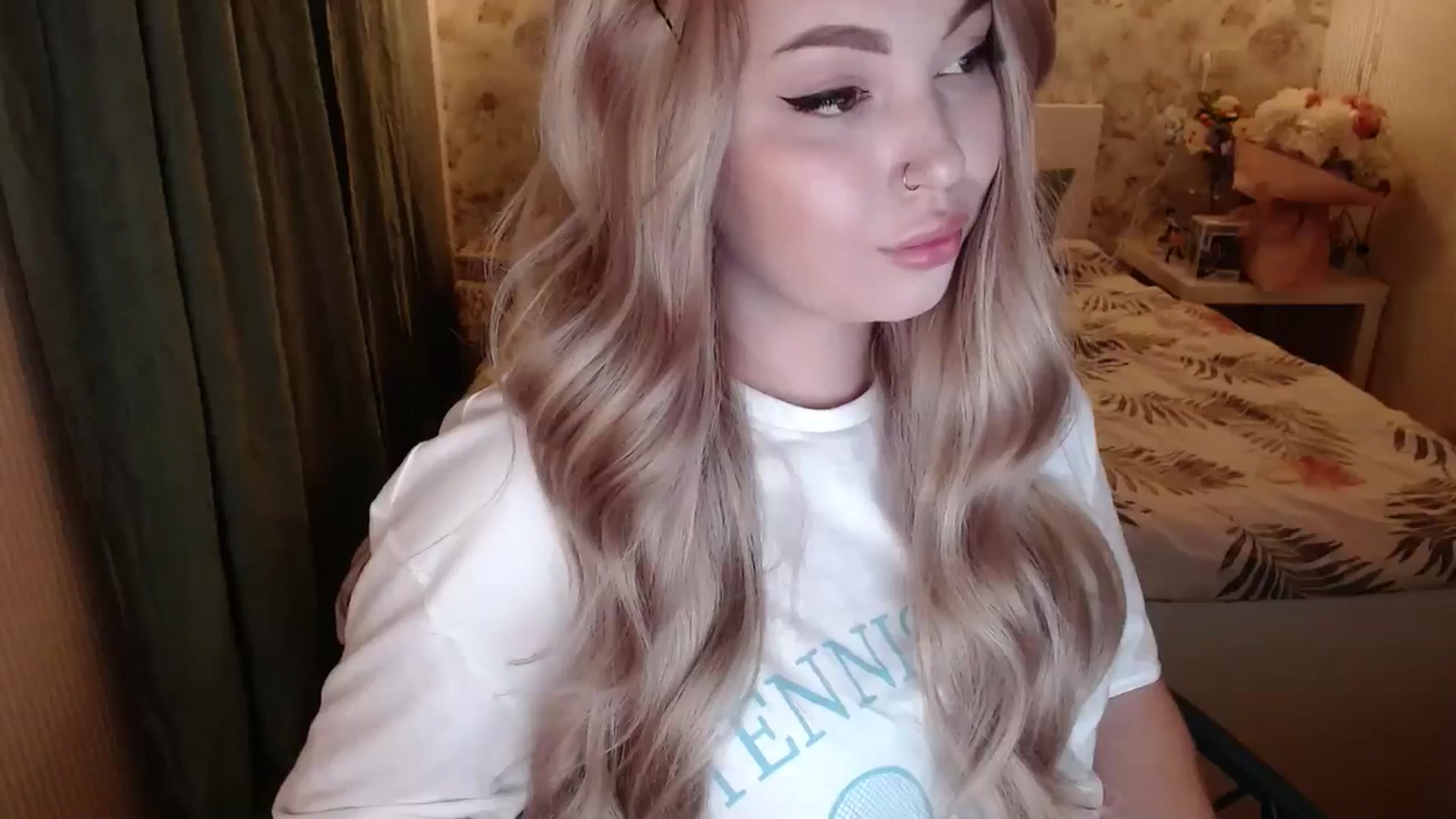 Gallery image thumbnail from Kylie_Lu's myfreecams stream on, 06/20/2024, 24:08 image 17 of 20