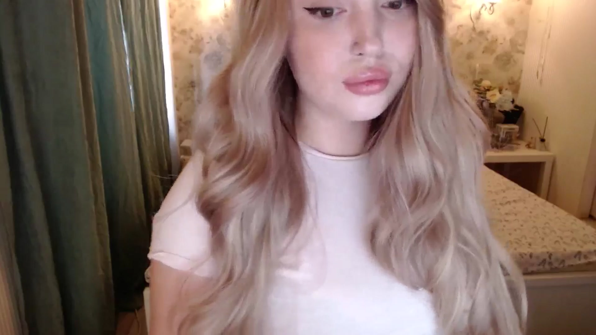 Gallery image thumbnail from Kylie_Lu's myfreecams stream on, 07/03/2024, 14:19 image 16 of 20