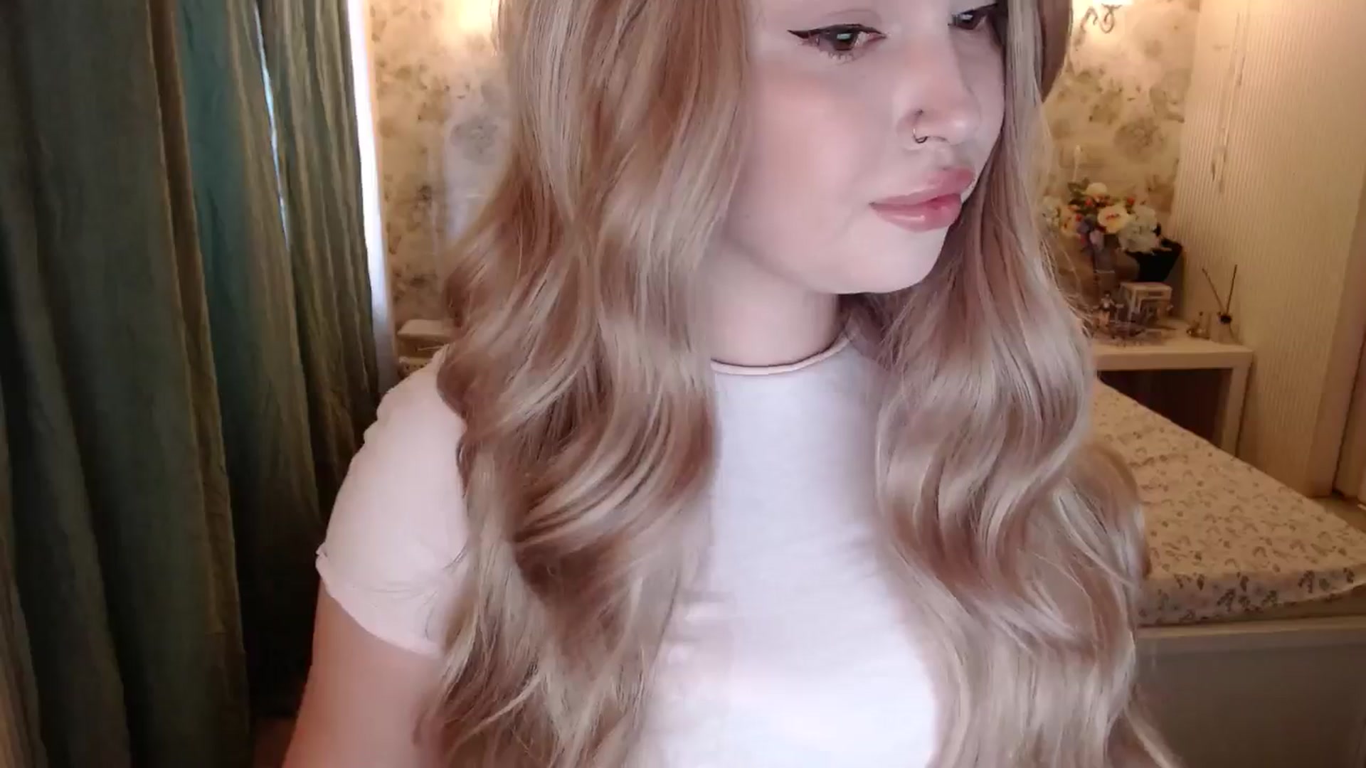 Gallery image thumbnail from Kylie_Lu's myfreecams stream on, 07/03/2024, 14:19 image 4 of 20
