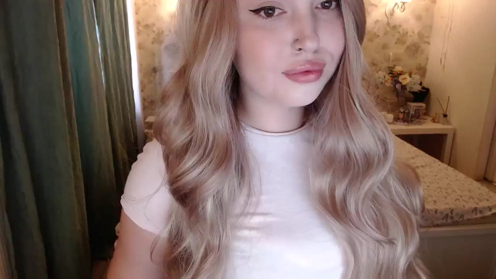 Gallery image thumbnail from Kylie_Lu's myfreecams stream on, 07/03/2024, 14:19 image 3 of 20