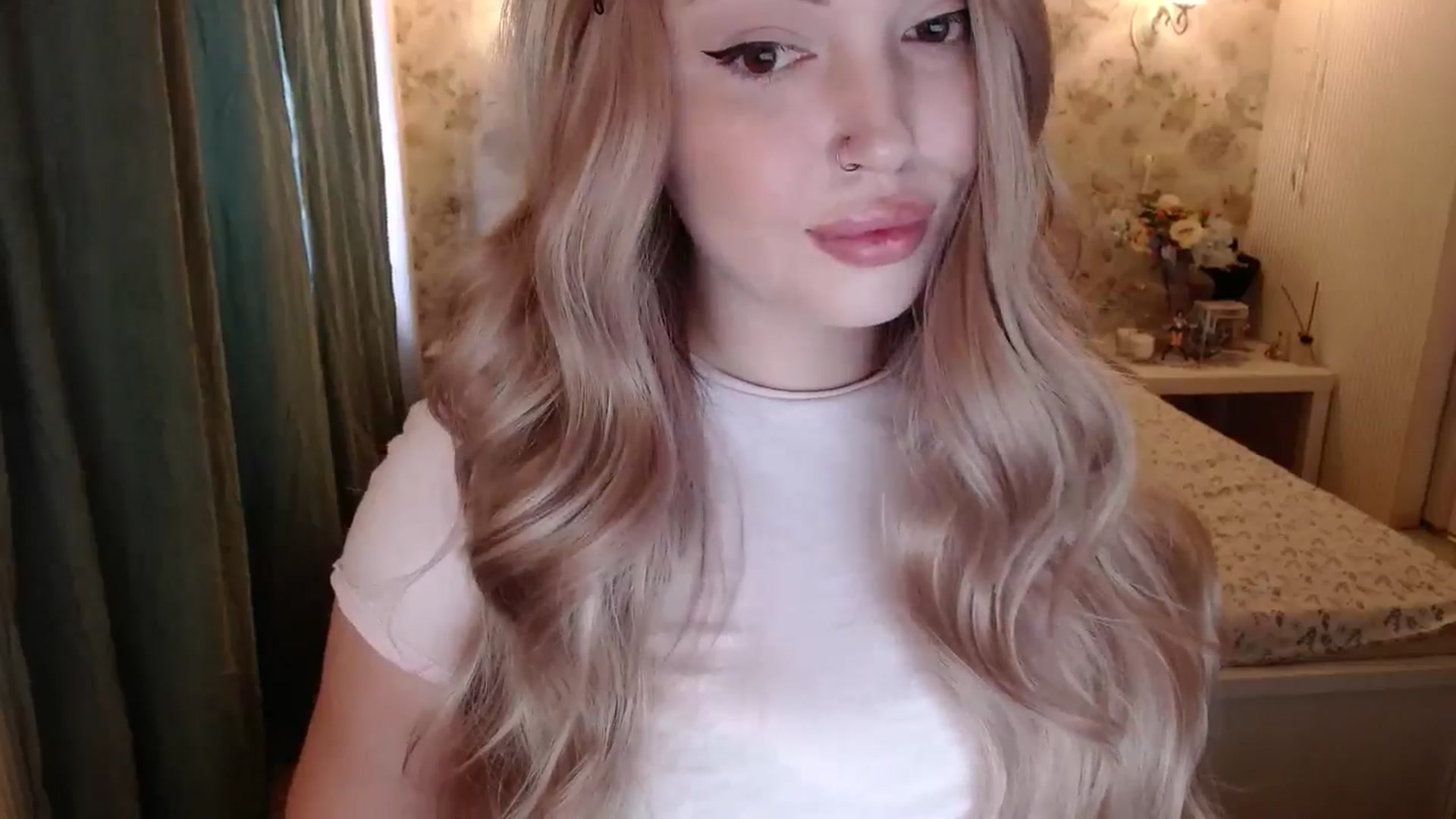 Gallery image thumbnail from Kylie_Lu's myfreecams stream on, 07/03/2024, 14:19 image 2 of 20