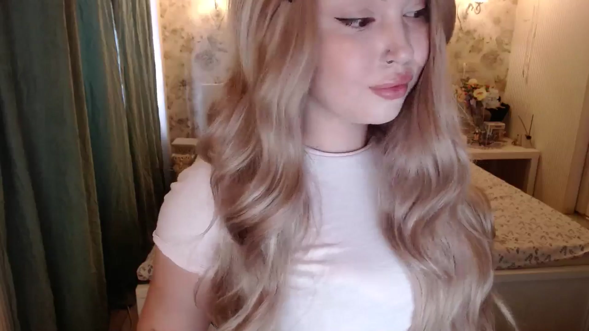 Gallery image thumbnail from Kylie_Lu's myfreecams stream on, 07/03/2024, 14:19 image 8 of 20