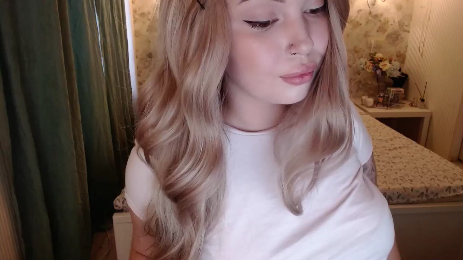Gallery image thumbnail from Kylie_Lu's myfreecams stream on, 07/03/2024, 15:05 image 18 of 20