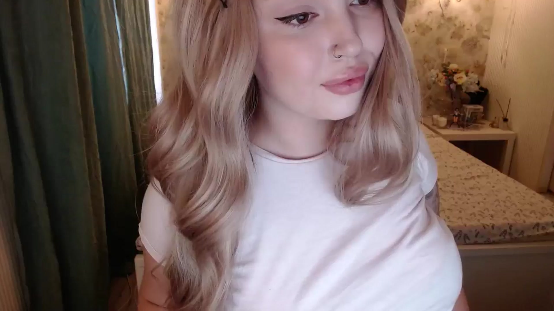 Gallery image thumbnail from Kylie_Lu's myfreecams stream on, 07/03/2024, 15:05 image 10 of 20