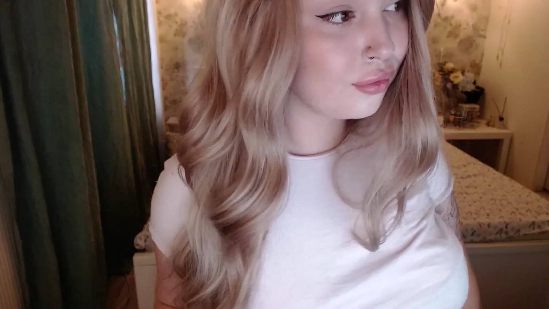 Gallery image thumbnail from Kylie_Lu's myfreecams stream on, 07/03/2024, 15:05 image 16 of 20