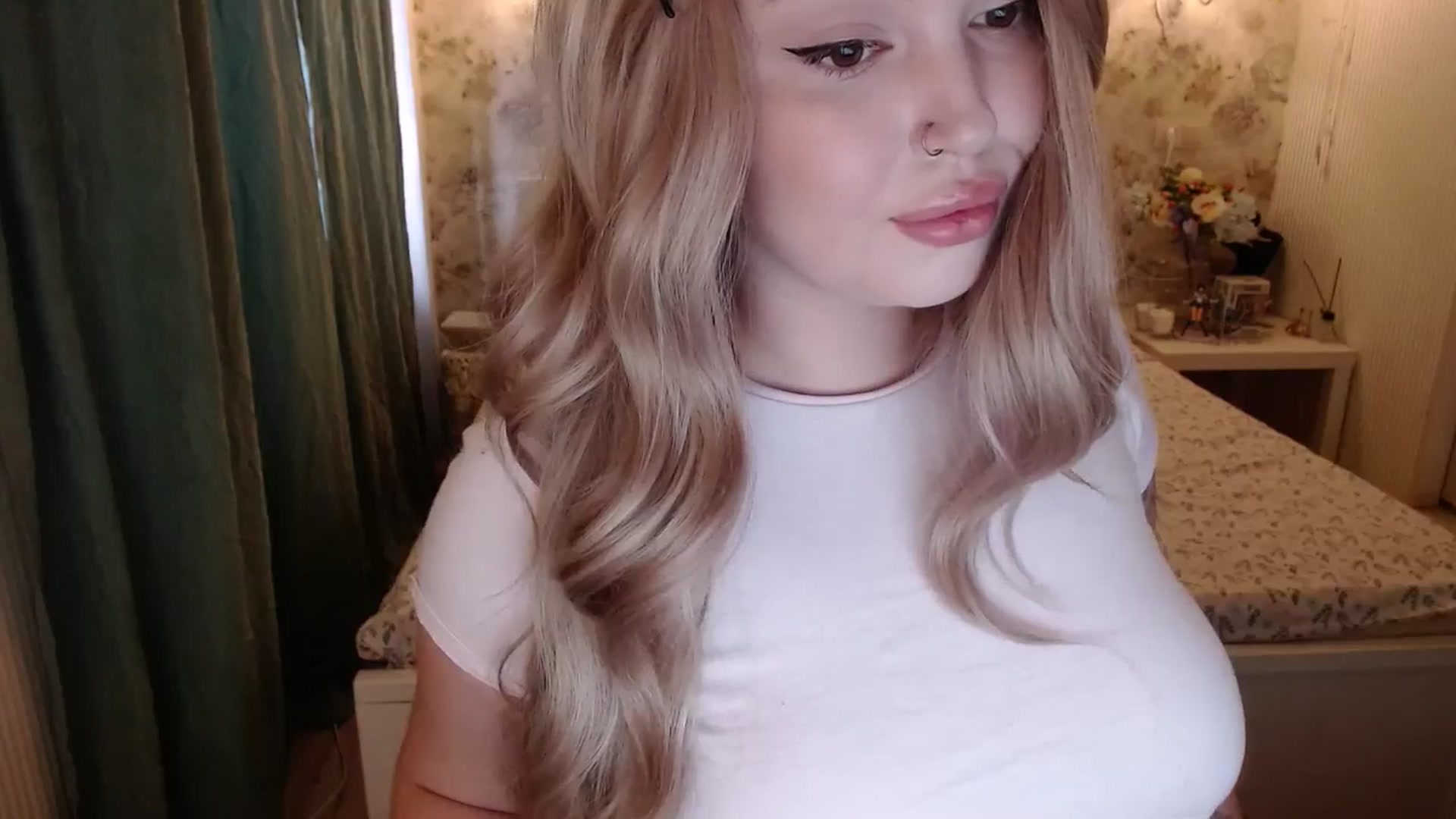 Gallery image thumbnail from Kylie_Lu's myfreecams stream on, 07/03/2024, 15:05 image 4 of 20