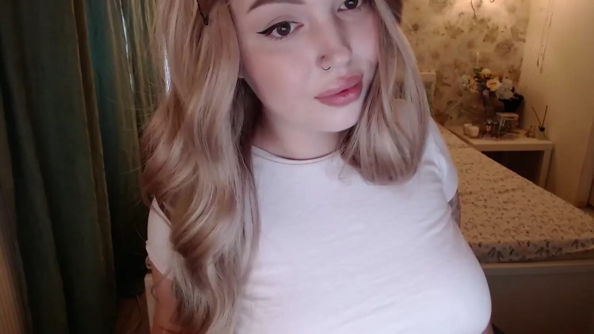Gallery image thumbnail from Kylie_Lu's myfreecams stream on, 07/03/2024, 15:05 image 9 of 20