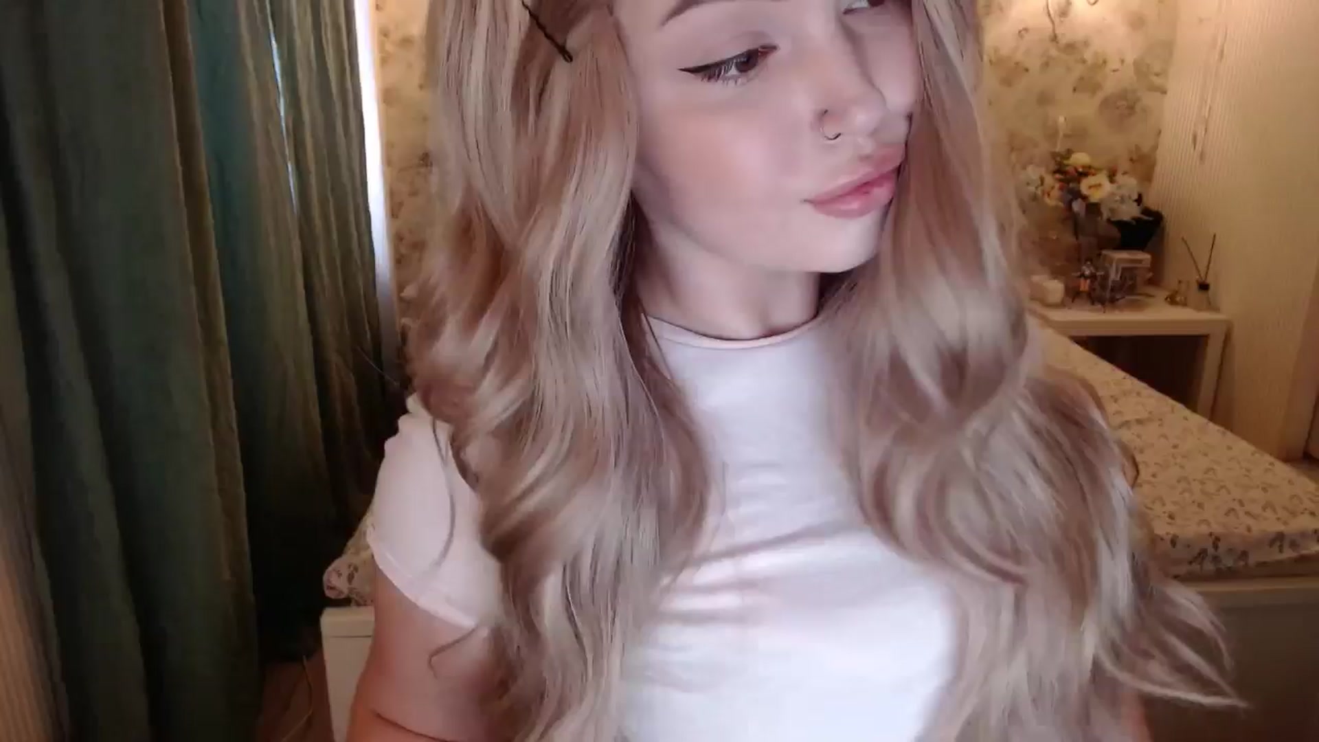 Gallery image thumbnail from Kylie_Lu's myfreecams stream on, 07/03/2024, 15:05 image 1 of 20