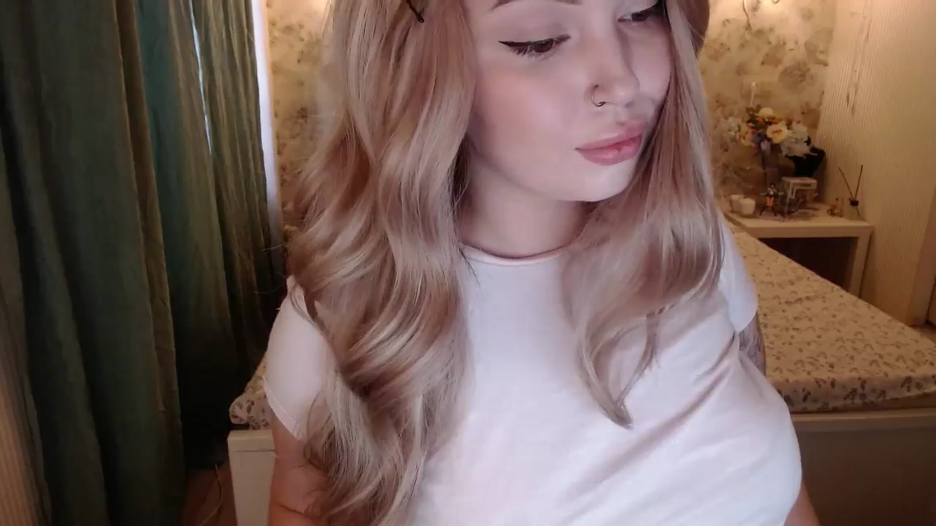 Gallery image thumbnail from Kylie_Lu's myfreecams stream on, 07/03/2024, 15:05 image 19 of 20