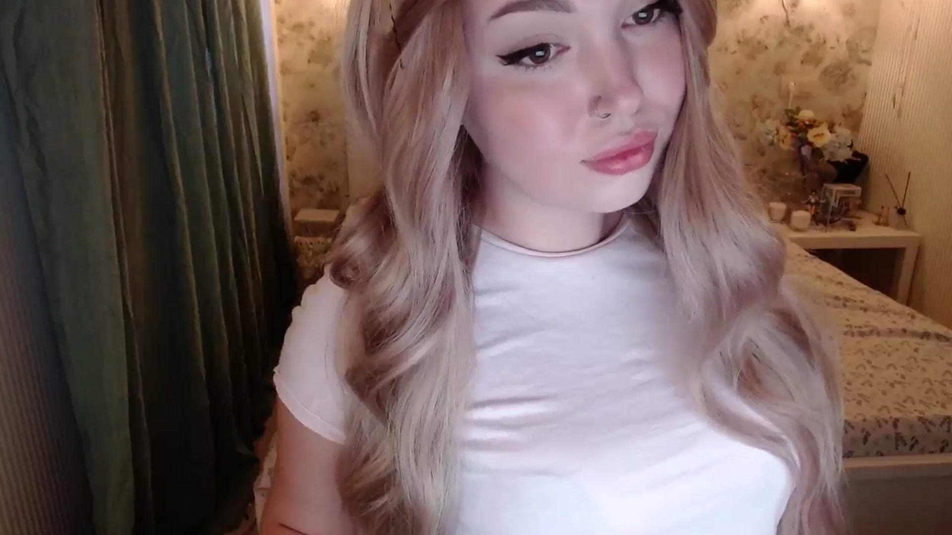 Gallery image thumbnail from Kylie_Lu's myfreecams stream on, 07/04/2024, 17:18 image 2 of 20