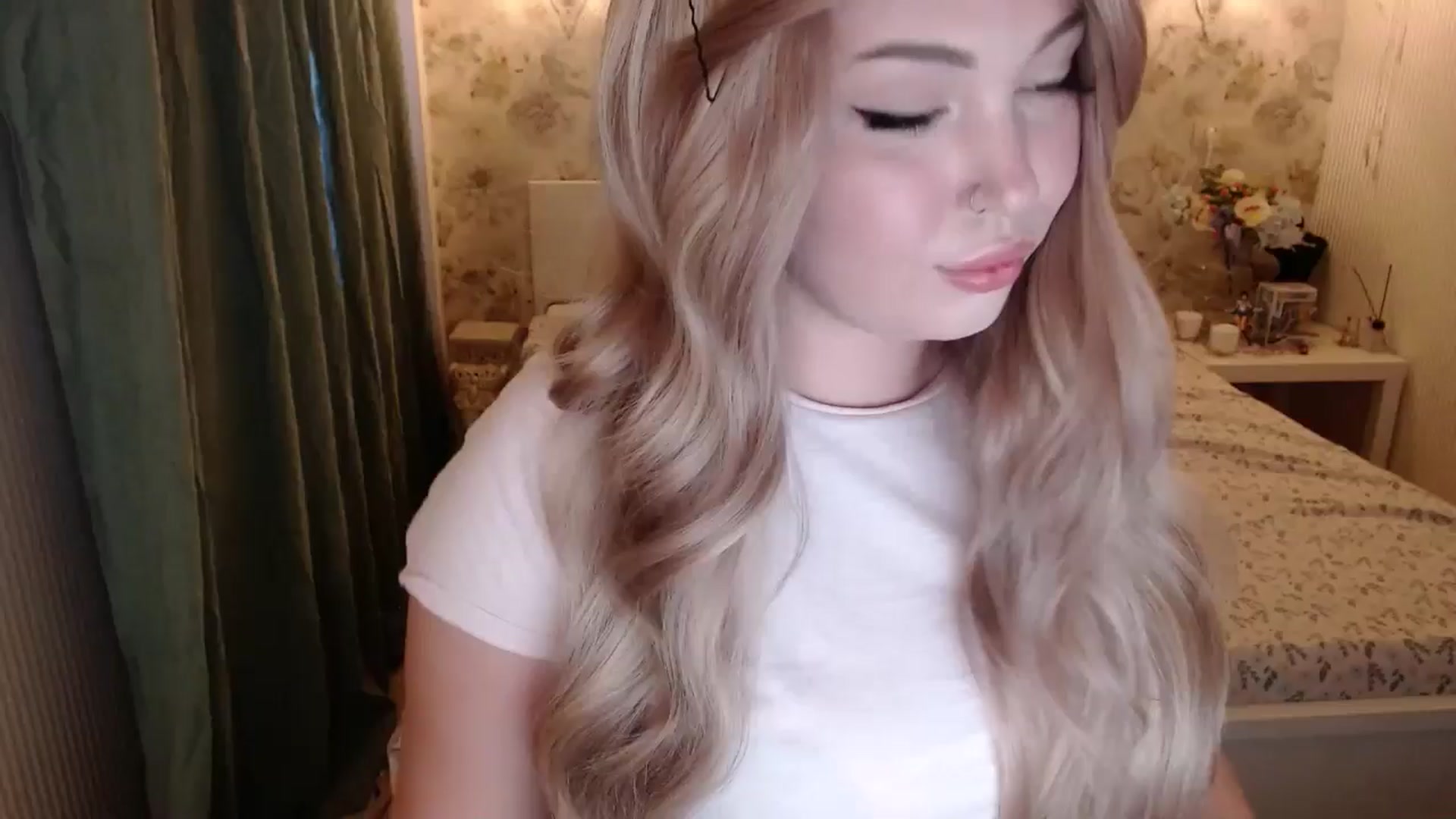 Gallery image thumbnail from Kylie_Lu's myfreecams stream on, 07/04/2024, 17:18 image 16 of 20