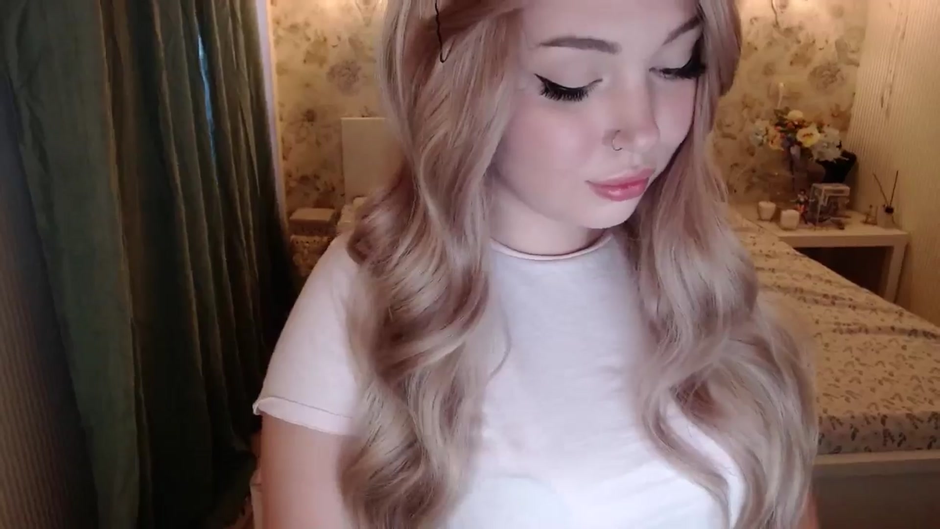 Gallery image thumbnail from Kylie_Lu's myfreecams stream on, 07/04/2024, 17:18 image 6 of 20