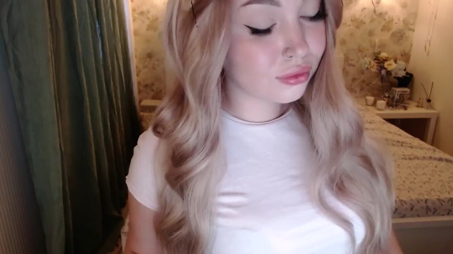 Gallery image thumbnail from Kylie_Lu's myfreecams stream on, 07/04/2024, 17:18 image 3 of 20